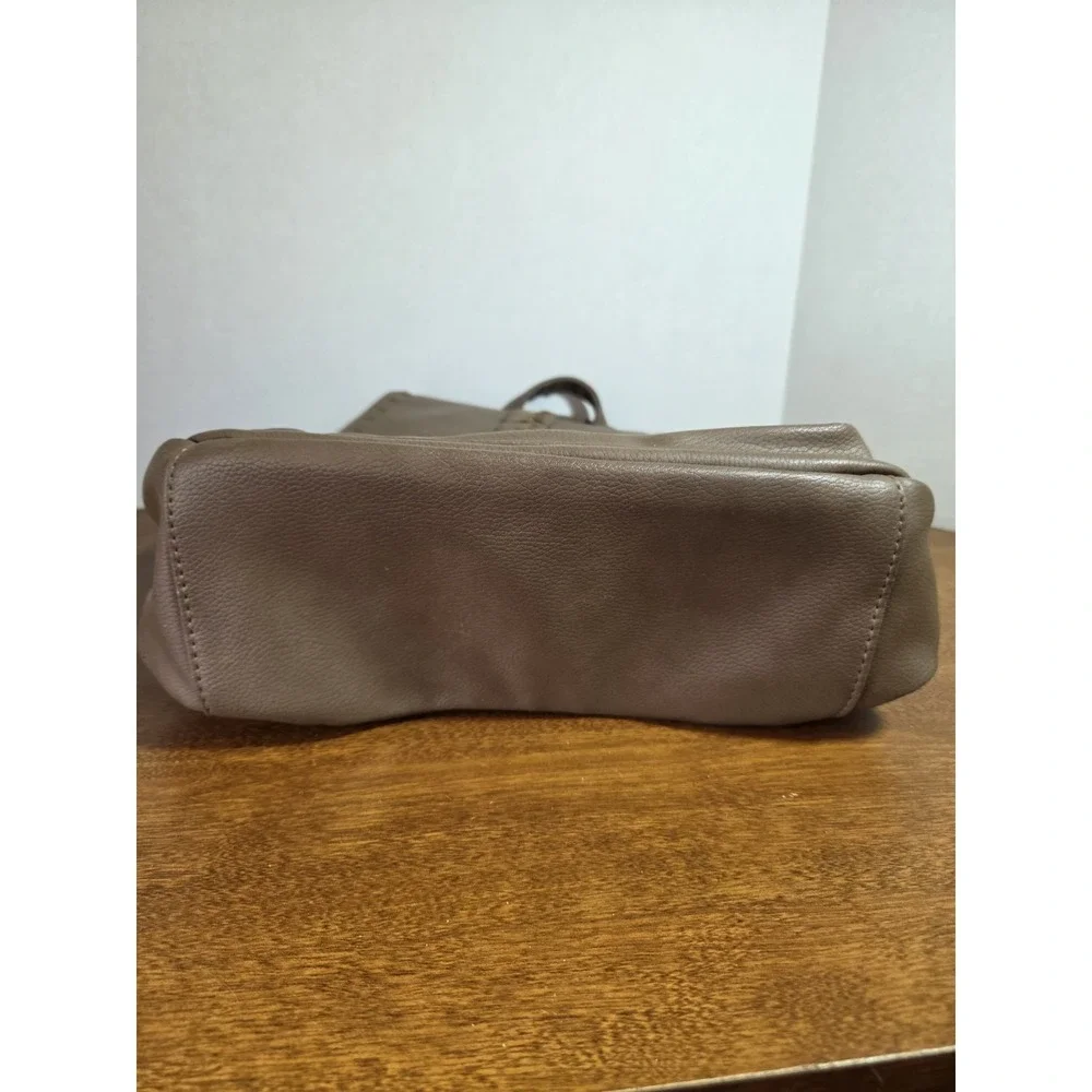 Beautiful Revive Vintage Tan Vegan Backpack Magnetic Clousure Brown Zip